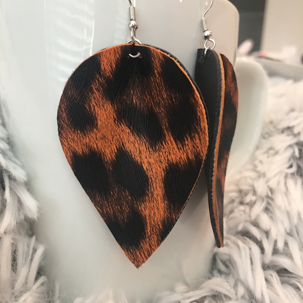 3/$20 orange & black faux leopard earrings - Picture 3 of 5